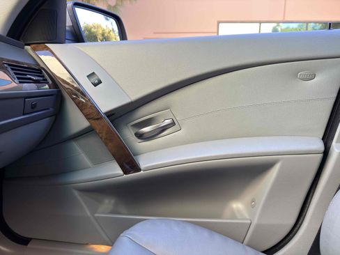 Used 2006 BMW 530xi Wagon image 54