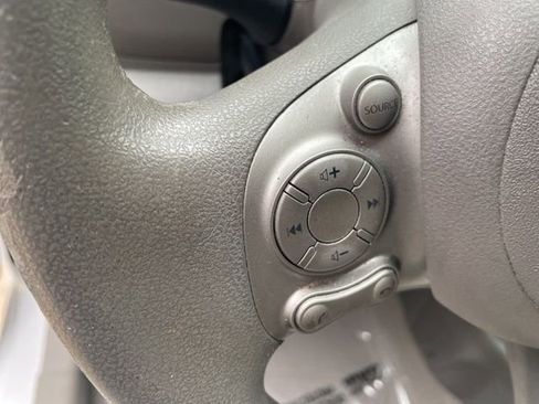 Used 2012 Nissan Versa SL image 19