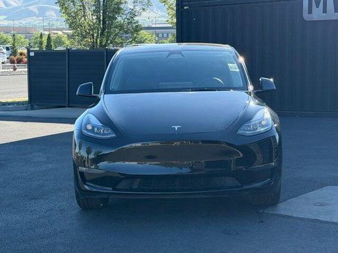 Used 2023 Tesla Model Y Long Range AWD/4WD image 2