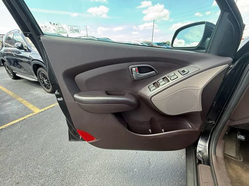 Used 2015 Hyundai Tucson GLS w/ Option Group 02 FWD image 11
