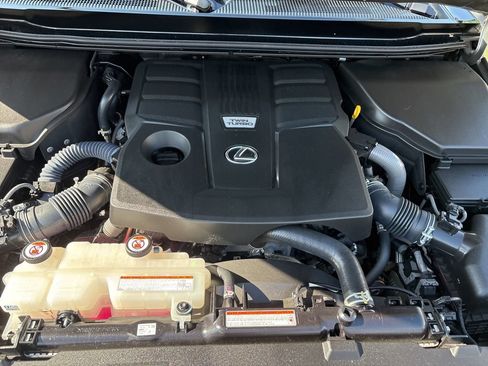 Used 2024 Lexus GX 550 w/ Accessory Package (2T) AWD/4WD image 10
