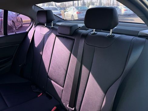 Used 2018 BMW 320i Sedan image 10