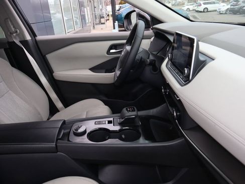 Certified 2025 Nissan Rogue SV AWD/4WD image 23