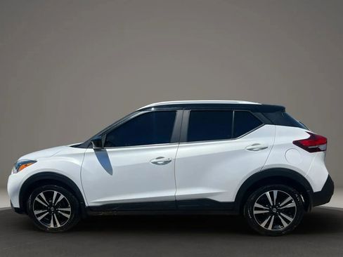 Used 2020 Nissan Kicks SV FWD image 8