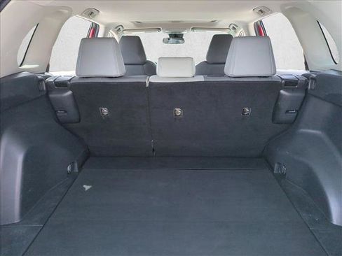 Used 2021 Toyota RAV4 XLE w/ Convenience Package FWD image 6
