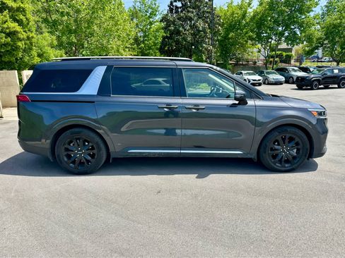 Used 2023 Kia Carnival SX FWD image 4