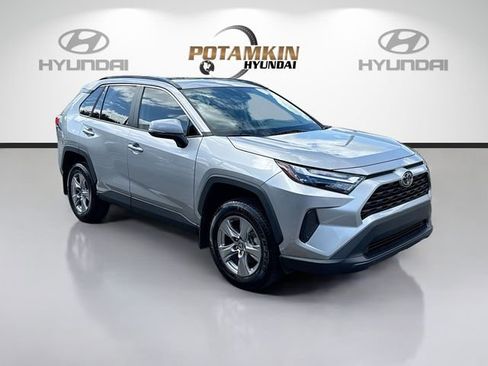 Used 2025 Toyota RAV4 XLE w/ Convenience Package image 3