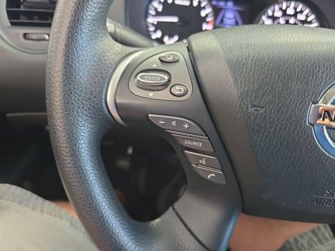Used 2019 Nissan Pathfinder S AWD/4WD image 19
