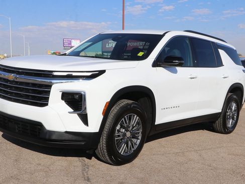 Used 2026 Chevrolet Traverse LT image 3