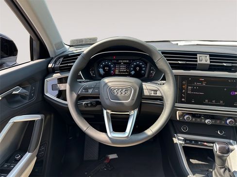 New 2025 Audi Q3 2.0T Premium image 12