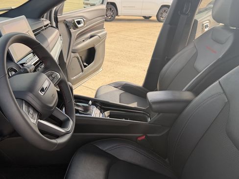 Used 2025 Jeep Compass Trailhawk AWD/4WD image 14