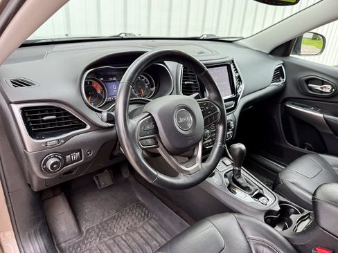 Used 2019 Jeep Cherokee Limited AWD/4WD image 10