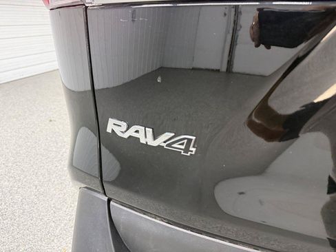 Used 2019 Toyota RAV4 Limited w/ Advanced Technology Package FWD image 8