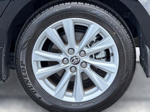 Used 2025 Toyota Corolla SE w/ SE Package FWD image 12
