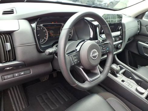 Used 2025 Nissan Pathfinder SL AWD/4WD image 8