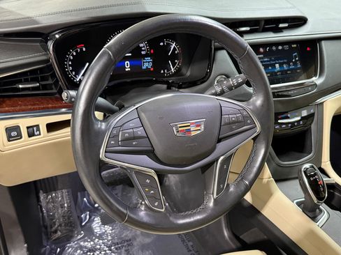 Used 2018 Cadillac XT5 Luxury w/ Driver Awareness Package image 4