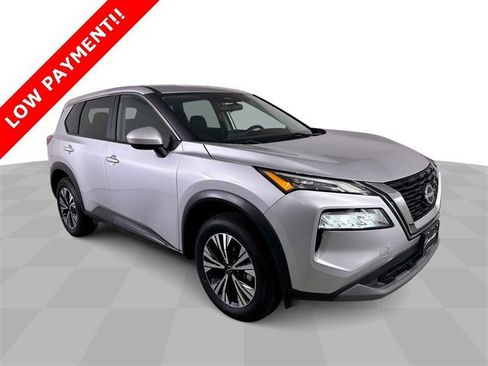 Used 2023 Nissan Rogue SV image 2