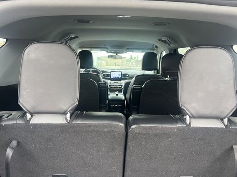Used 2021 Ford Explorer XLT w/ Equipment Group 202A image 10