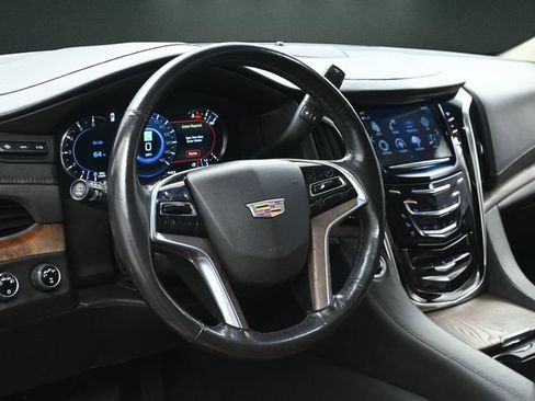 Used 2020 Cadillac Escalade Luxury image 26
