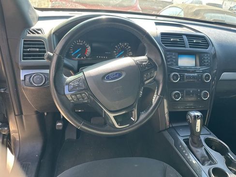 Used 2018 Ford Explorer XLT image 10
