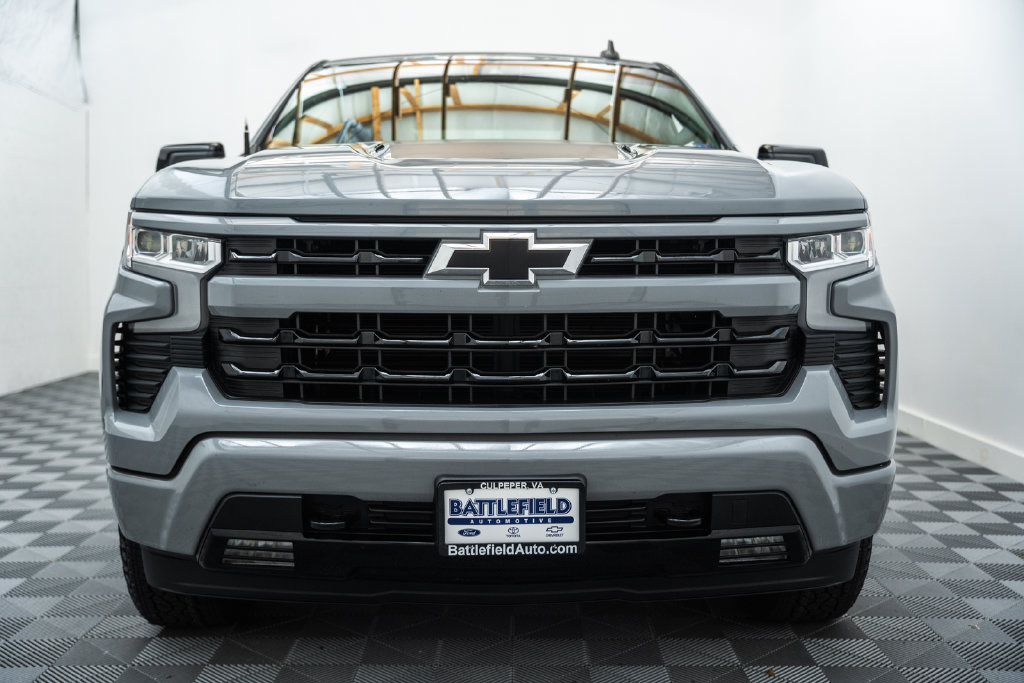 Used 2024 Chevrolet Silverado 1500 RST w/ Z71 Off-Road Package AWD/4WD image 2