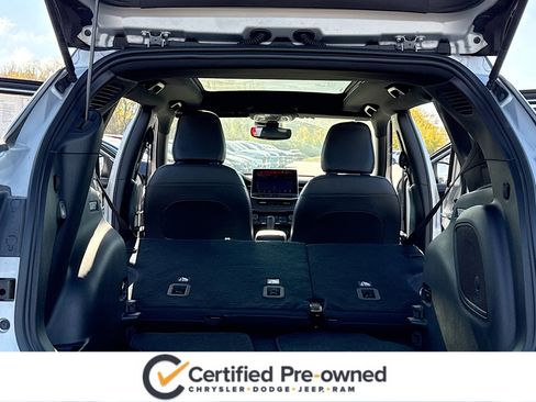 Certified 2024 Jeep Compass Limited w/ High Altitude Package image 8