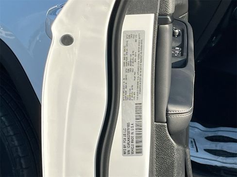 New 2025 Jeep Grand Cherokee L Altitude image 33