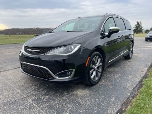 Used 2020 Chrysler Pacifica Limited image 3
