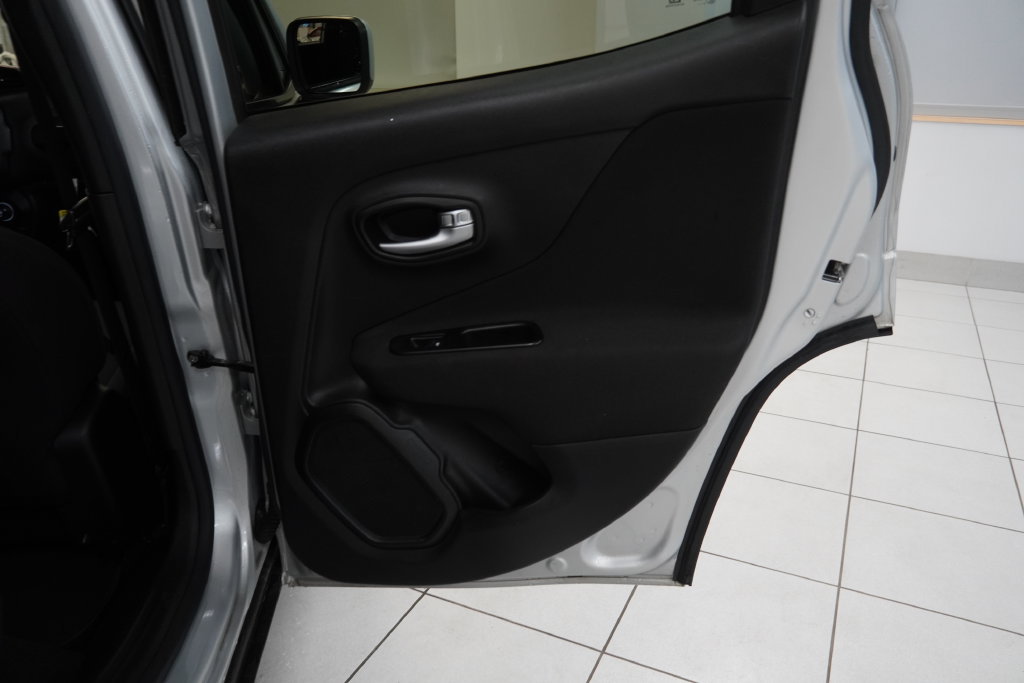 Used 2021 Jeep Renegade Latitude w/ Luxury Group I AWD/4WD image 27