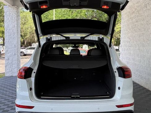 Used 2017 Porsche Cayenne Platinum Edition w/ Premium Package (PJV) AWD/4WD image 10