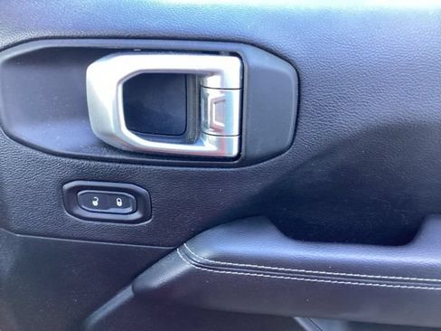 Used 2020 Jeep Wrangler Unlimited Sahara AWD/4WD image 22
