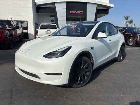 Used 2022 Tesla Model Y Long Range AWD/4WD image 1