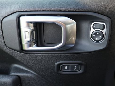 New 2025 Jeep Gladiator Rubicon w/ Convenience Group image 16