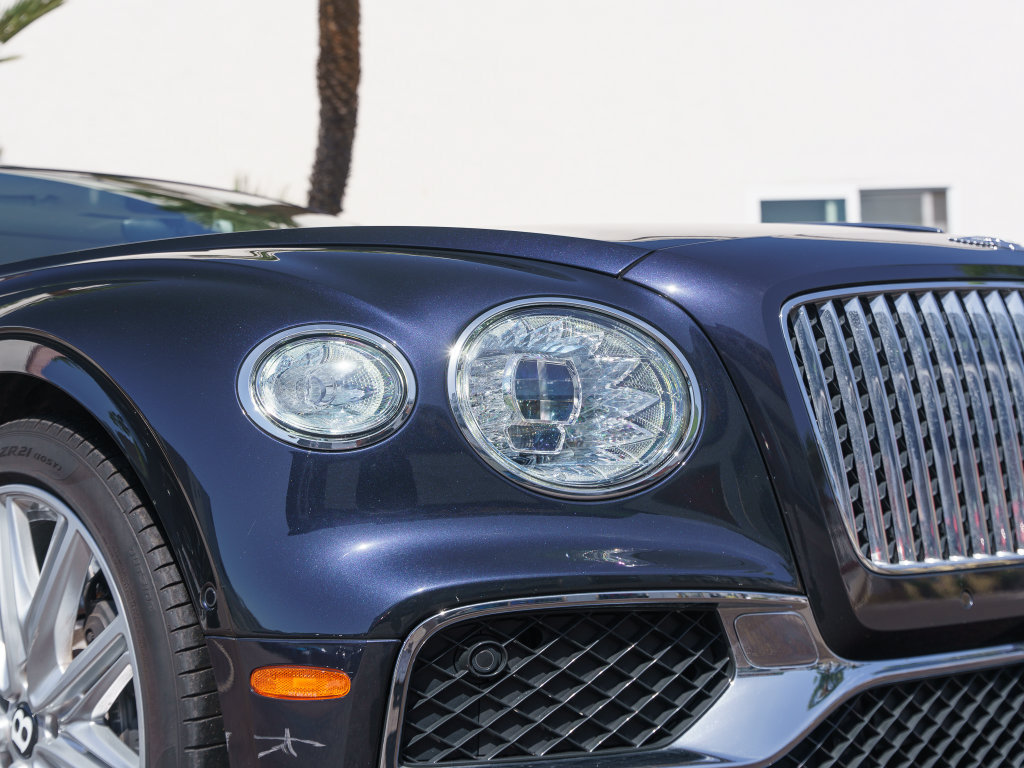 Used 2023 Bentley Flying Spur Plug-In Hybrid AWD/4WD image 33