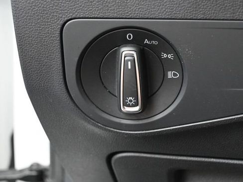Used 2023 Volkswagen Tiguan SE w/ Panoramic Sunroof Package FWD image 15