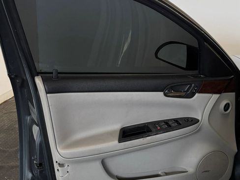 Used 2011 Chevrolet Impala LTZ image 12