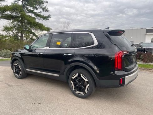 Certified 2023 Kia Telluride S image 2