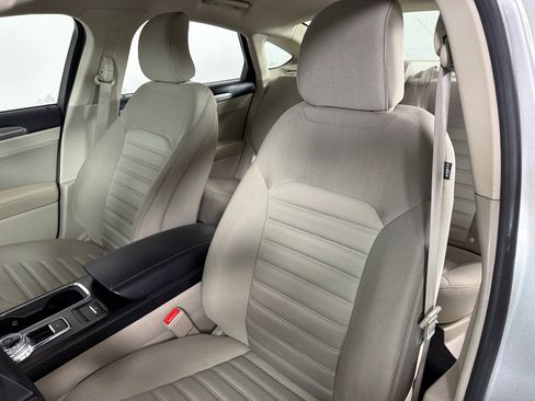 Used 2019 Ford Fusion SE FWD image 11