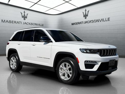 Used 2023 Jeep Grand Cherokee Limited AWD/4WD image 12