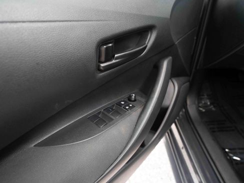 Used 2025 Toyota Corolla LE FWD image 7