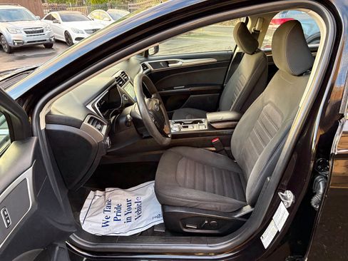 Used 2020 Ford Fusion SE image 9