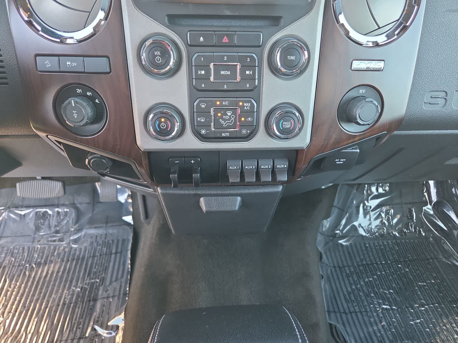 Used 2014 Ford F250 Lariat w/ Lariat Interior Package AWD/4WD image 25