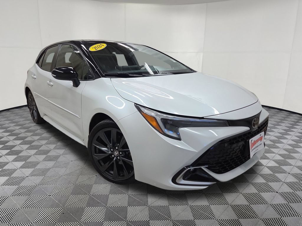 Used 2024 Toyota Corolla XSE FWD image 3
