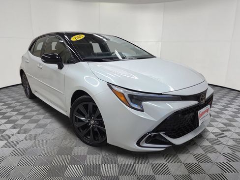 Used 2024 Toyota Corolla XSE FWD image 3