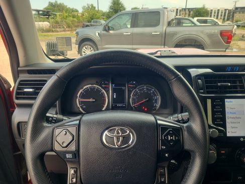 Used 2021 Toyota 4Runner TRD Off-Road Premium w/ Moonroof Package AWD/4WD image 10