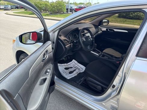 Used 2019 Nissan Sentra S image 5