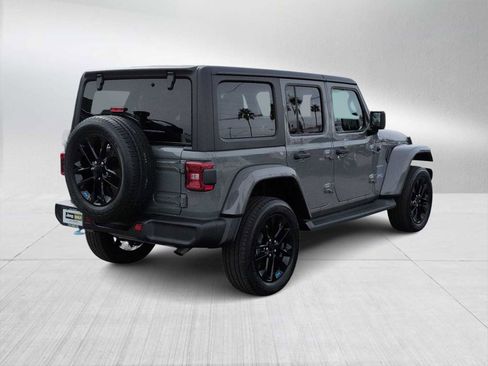 Used 2023 Jeep Wrangler Sahara image 16