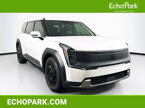 Used 2024 Kia EV9 Light Long Range RWD image 1