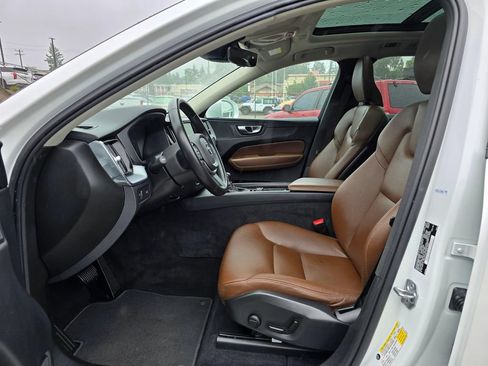 Used 2020 Volvo XC60 T5 Momentum AWD/4WD image 18