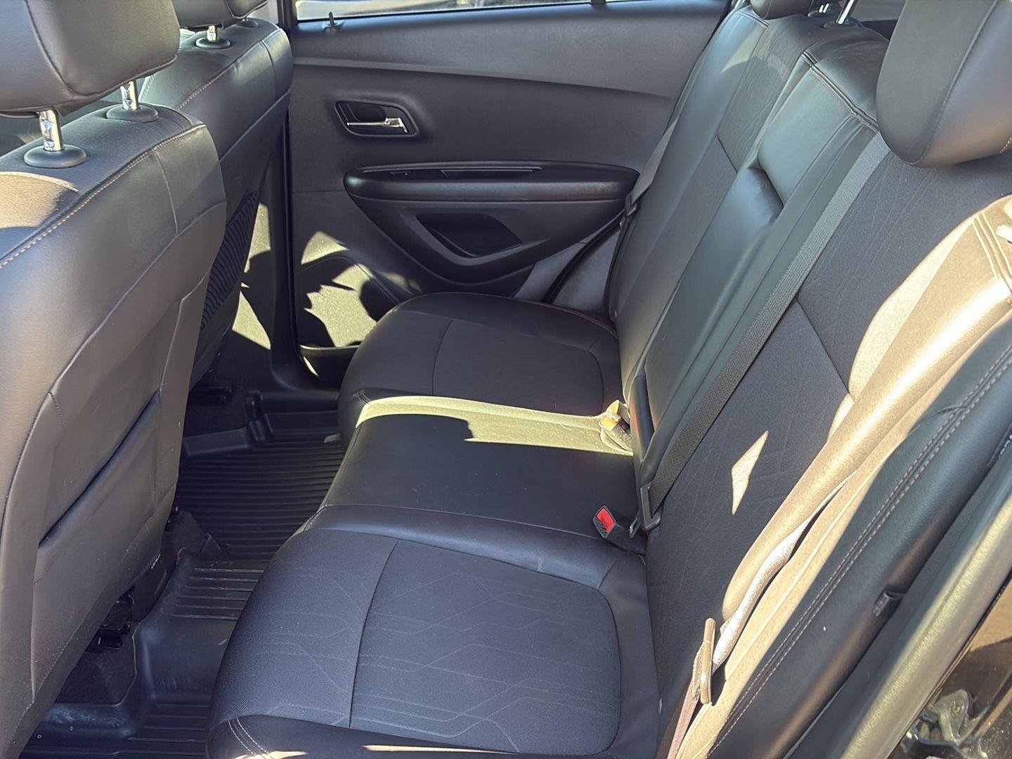 Used 2020 Chevrolet Trax LT w/ LT Convenience Package FWD image 18